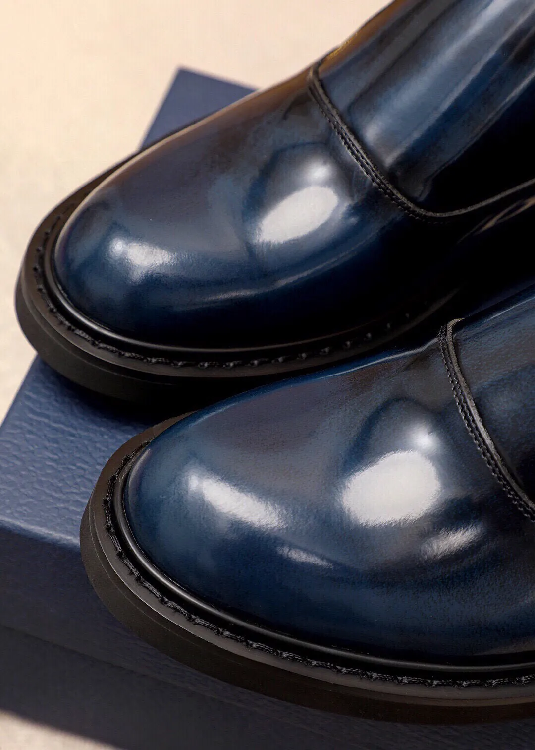 Men's men's shoes 💰600 💐"Dior" Dior 🇮🇹🇮🇹 counter synchronization Top purchasing agent 🔍🔍Men's 2⃣️0⃣️2⃣️5⃣️Business leather shoes Original open-edge beads imported from Italy, fully imported cow leather lining, sole: original T men's shoes 💰U outsole, exclusive movable molded sole, super comfortable, original factory follow-up goods, 🔍🔍high quality, can be entered and exited the counter at will, welcome to compare. Regular size 39-44 (customized at 38.45🉑️) 3 colors🉑️ to choose from